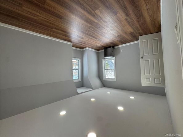 110 Woodside Avenue, Freeport NY 11520