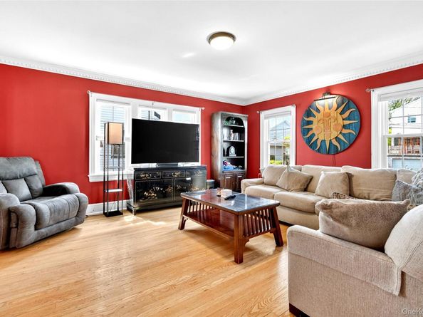 28 Spruce Street, New Rochelle NY 10805