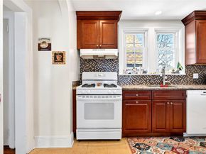 28 Spruce Street, New Rochelle NY 10805