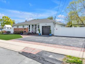 568 Plainview Road, Plainview NY 11803