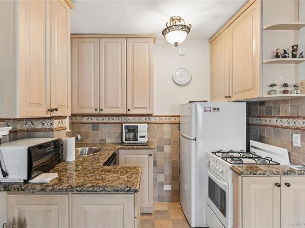 150 Burns Street 3F, Forest Hills NY 11375