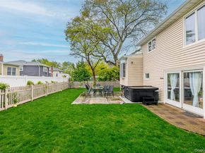 23 Geoffrey Lane, Hewlett NY 11557
