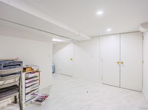 23 Geoffrey Lane, Hewlett NY 11557