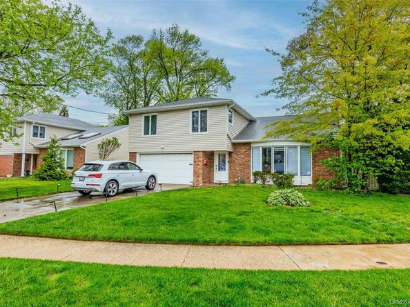 23 Geoffrey Lane, Hewlett NY 11557