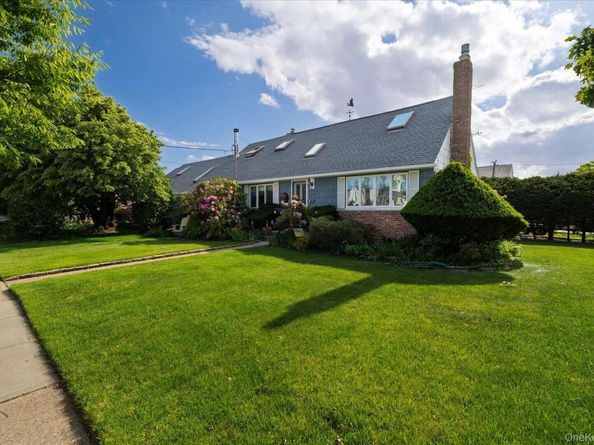 34 Seabreeze Road, Massapequa NY 11758