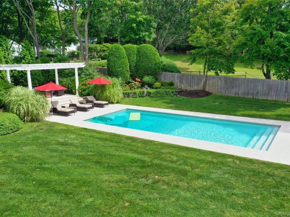 2 S Valley Road, Hampton Bays NY 11946