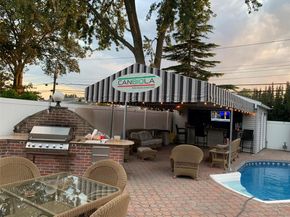 44 E End Avenue, Hicksville NY 11801