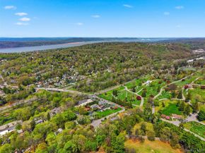 30 Ediths Way, Hastings-on-Hudson NY 10706