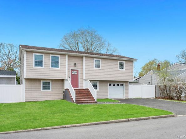 794 Sayville Avenue, Bohemia NY 11716