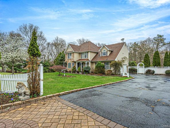 17 Holmes Avenue, Eastport NY 11941