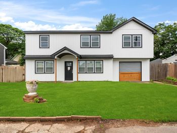 130 E Carmans Road