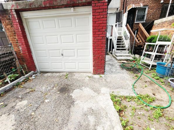 194-10 Hollis Avenue, Hollis NY 11412