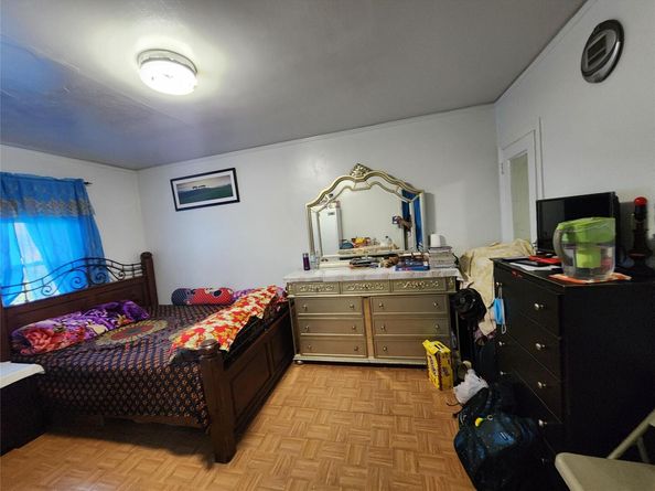 194-10 Hollis Avenue, Hollis NY 11412