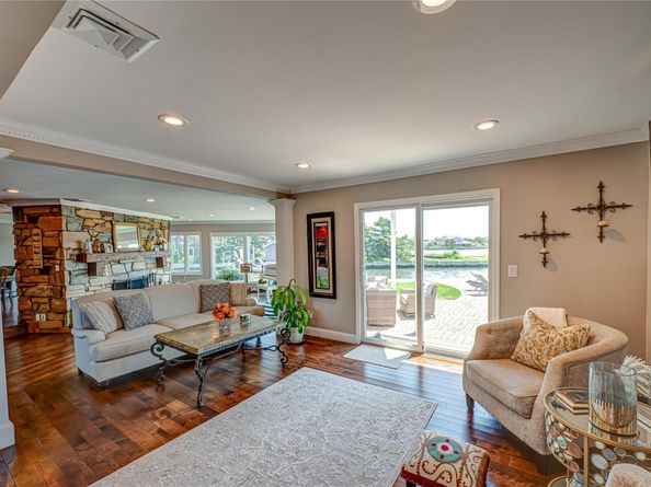 79 Tahlulah Lane, West Islip NY 11795