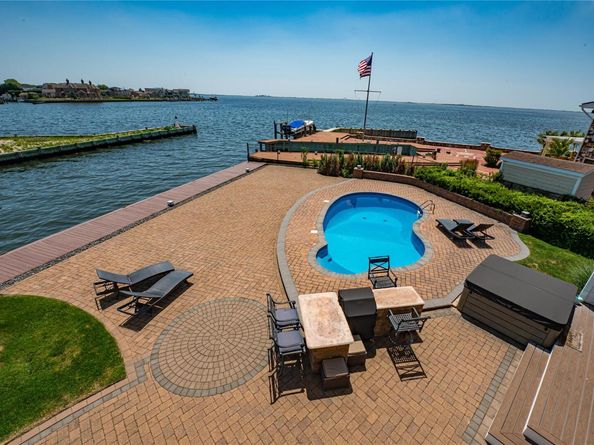 79 Tahlulah Lane, West Islip NY 11795