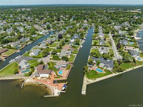 79 Tahlulah Lane, West Islip NY 11795