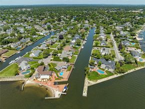 79 Tahlulah Lane, West Islip NY 11795