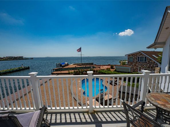79 Tahlulah Lane, West Islip NY 11795