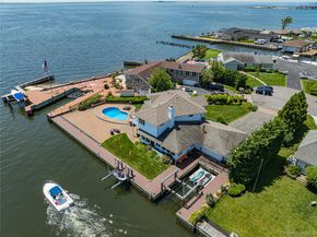 79 Tahlulah Lane, West Islip NY 11795