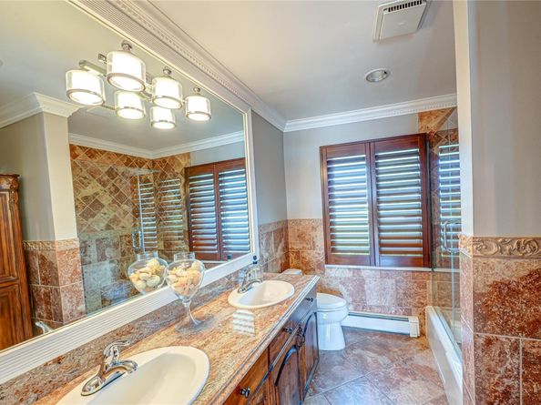 79 Tahlulah Lane, West Islip NY 11795