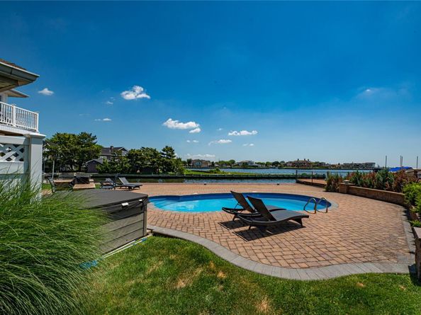 79 Tahlulah Lane, West Islip NY 11795