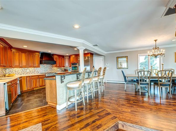 79 Tahlulah Lane, West Islip NY 11795