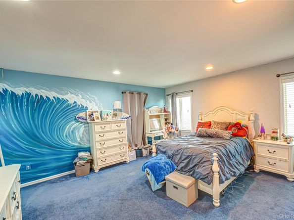 79 Tahlulah Lane, West Islip NY 11795