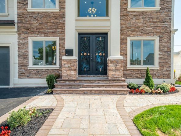 22 Sleepy Lane, Hicksville NY 11801