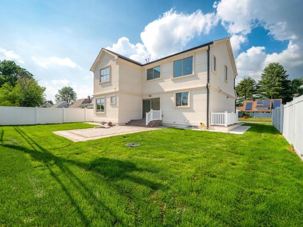 22 Sleepy Lane, Hicksville NY 11801