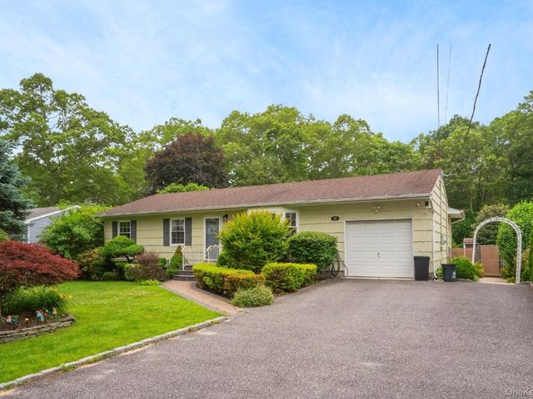 22 Howe Road, Coram NY 11727