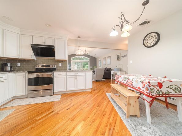 22 Howe Road, Coram NY 11727