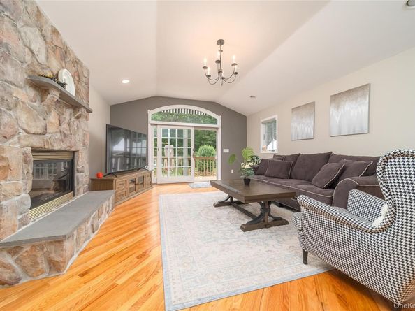 22 Howe Road, Coram NY 11727