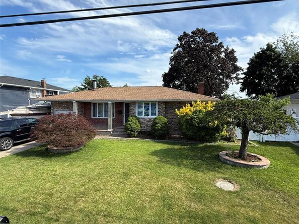 176 Floyd Street, Brentwood NY 11717