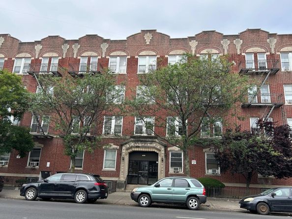 1961 65 3B, Brooklyn NY 11204