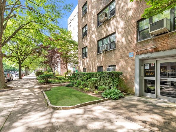 31-30 138 Street 2D, Flushing NY 11354
