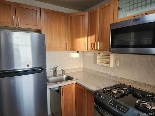 61-35 98th Street N 11B, Rego Park NY 11374