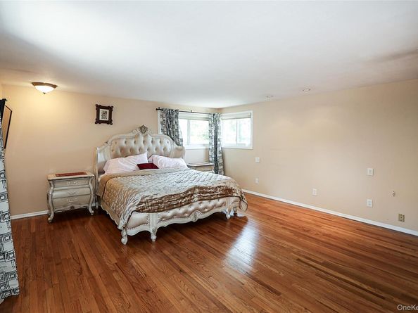 64 Hamilton Drive, Roslyn NY 11576