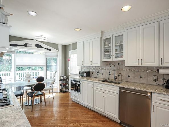 64 Hamilton Drive, Roslyn NY 11576