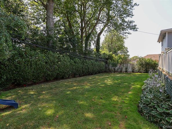 64 Hamilton Drive, Roslyn NY 11576