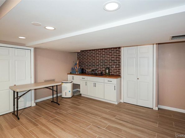 64 Hamilton Drive, Roslyn NY 11576