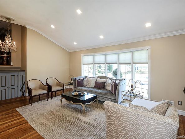 64 Hamilton Drive, Roslyn NY 11576