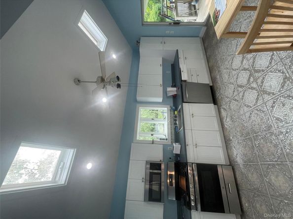 28 Apple Road, Southampton NY 11968