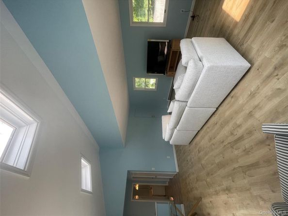 28 Apple Road, Southampton NY 11968