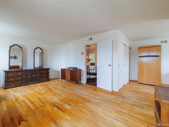 3843 Sally Lane, Oceanside NY 11572