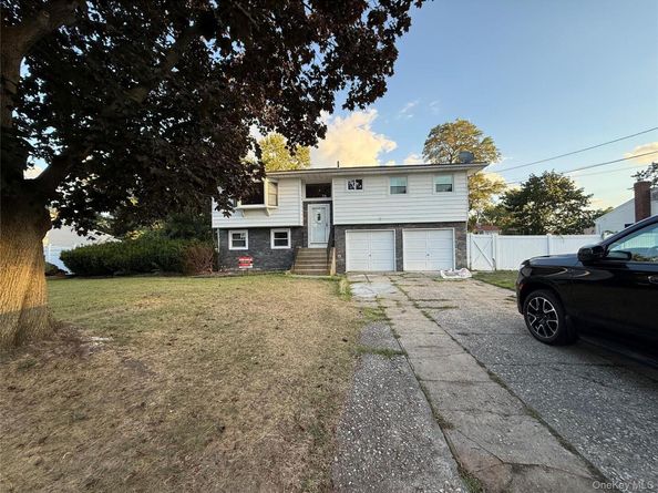 160 Van Street, Brentwood NY 11717