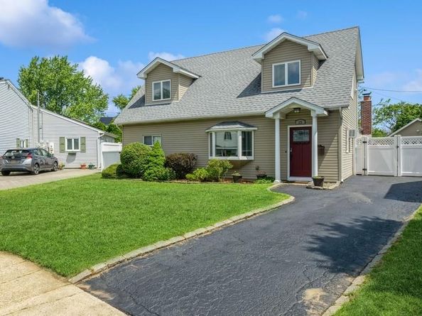 15 Budd Court, Bethpage NY 11714