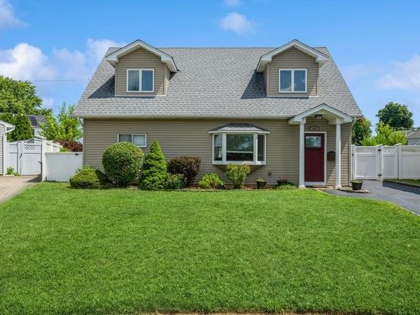 15 Budd Court, Bethpage NY 11714