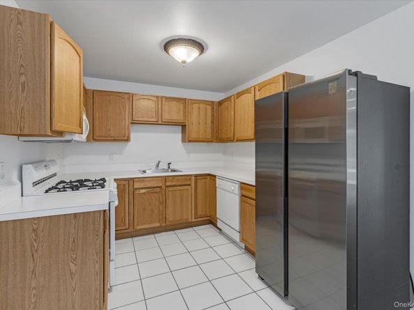 911 Altessa Boulevard, Melville NY 11747