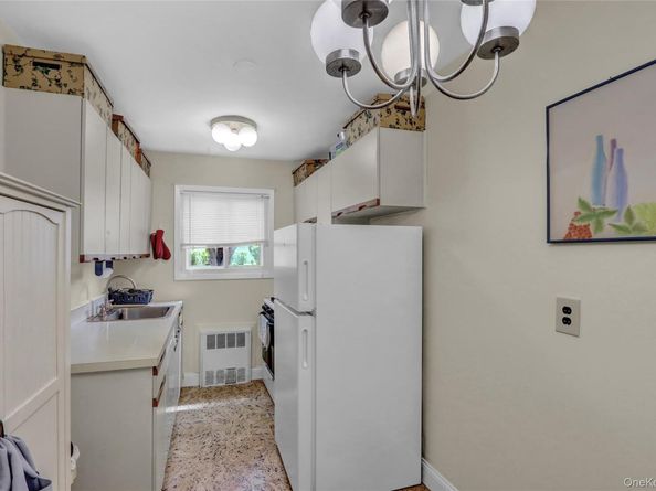 205 Edmunton Drive H17, North Babylon NY 11703