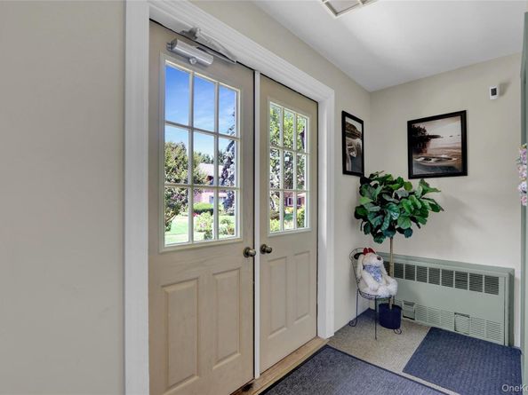 205 Edmunton Drive H17, North Babylon NY 11703